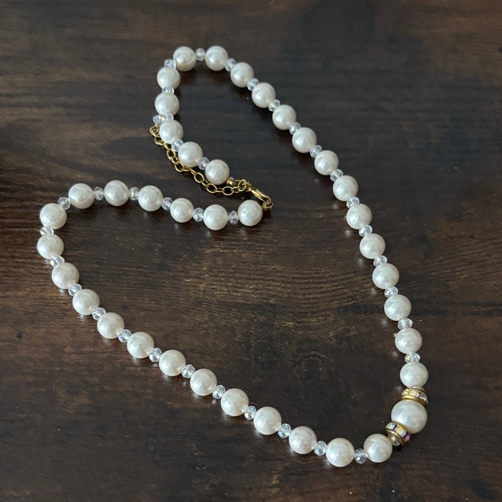 3 for 30$ / Classic Faux White Pearl Bead Necklace with Gold tone Accents